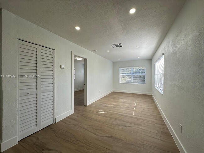 Building Photo - 3331 SW 15th Ave