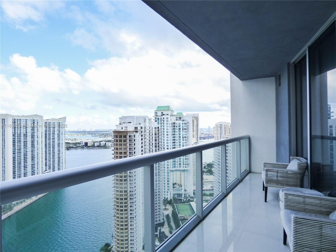 Primary Photo - 495 Brickell Ave