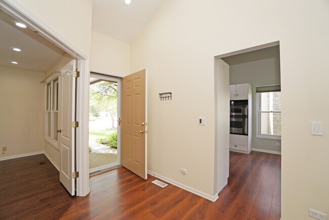 Foto del edificio - 229 Willow Pkwy