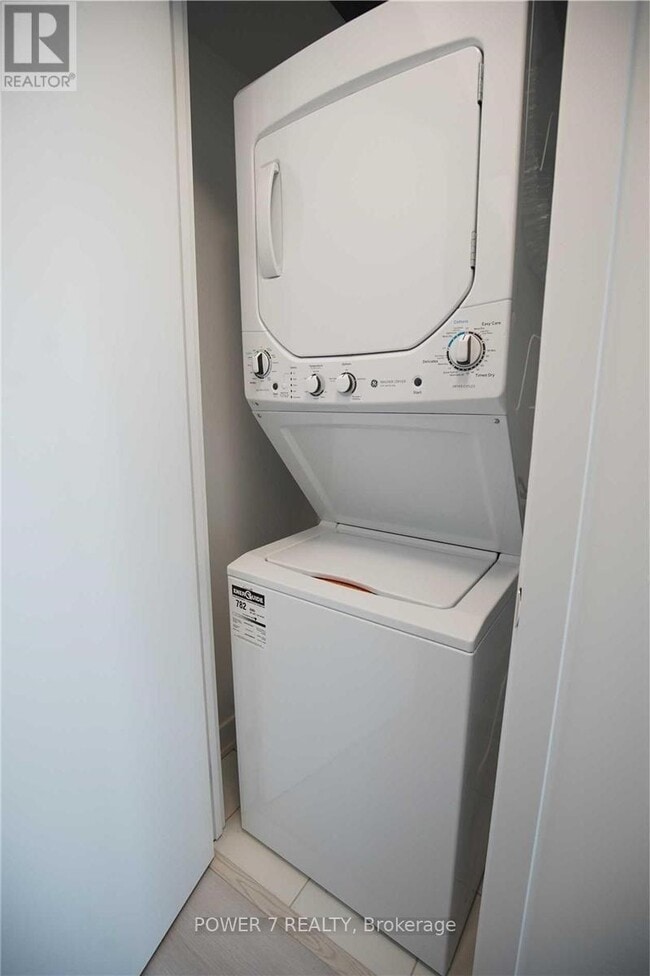 Building Photo - 160 Flemington Rd