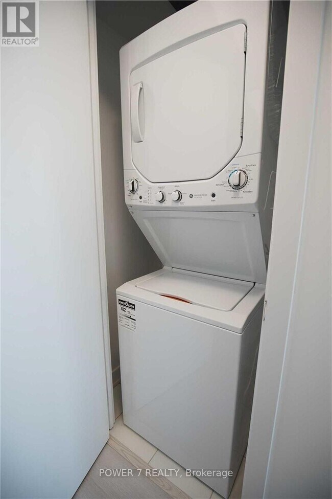 Photo du bâtiment - 160 Flemington Rd