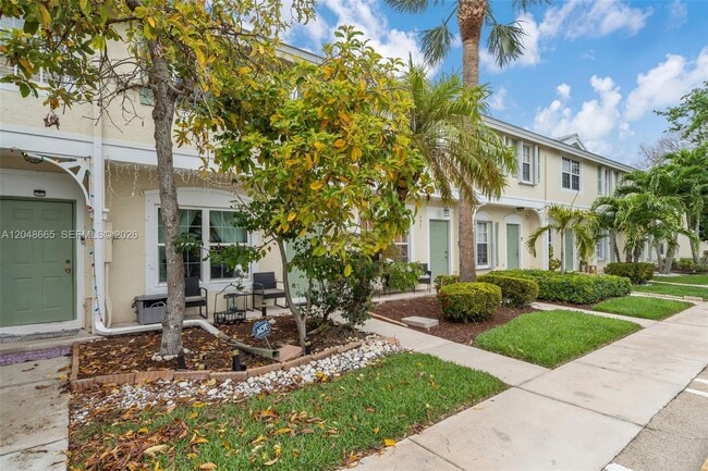 Building Photo - 9925 NW 57th Manor