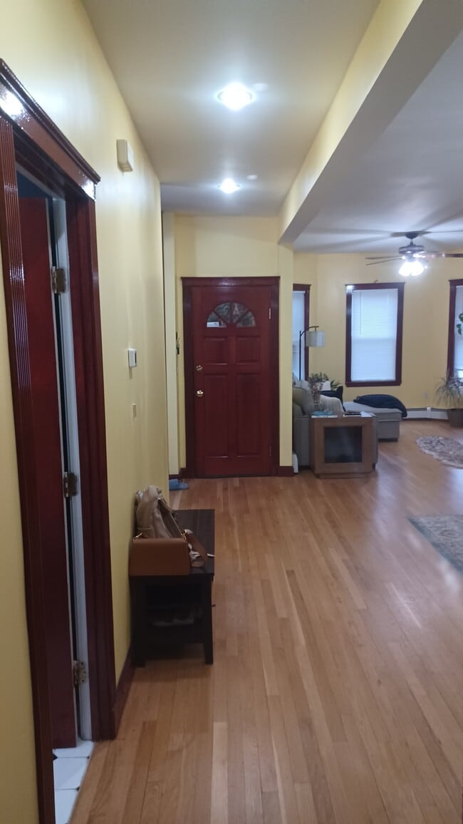 Building Photo - 8 Buttonwood St