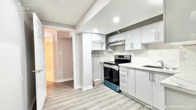 Building Photo - 2-30 Tresher Crt