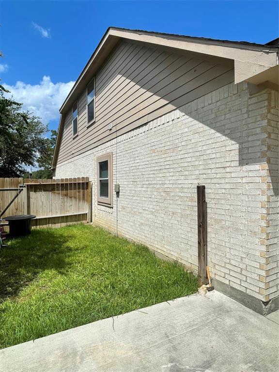 Building Photo - 19206 Dickson Park Dr