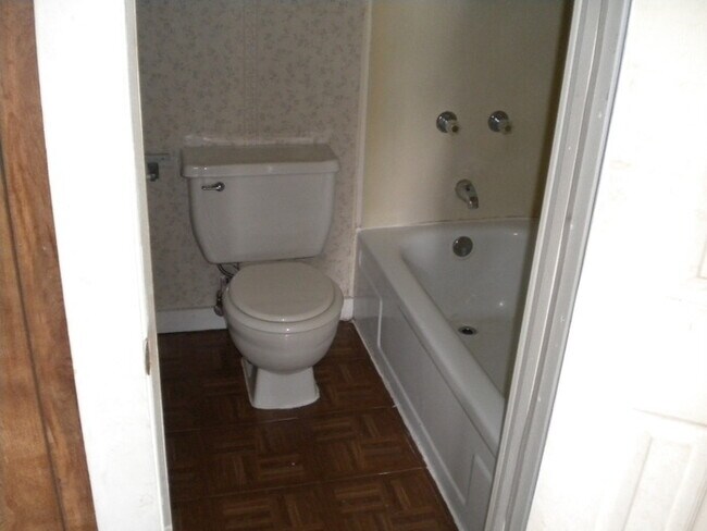 Building Photo - Pet Friendly for $625!
