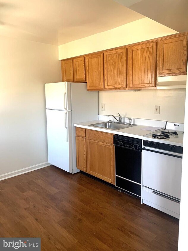 Primary Photo - 412 N Orange St