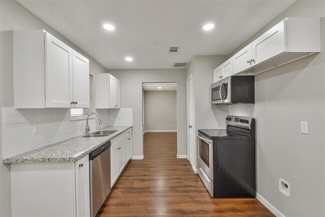 Building Photo - 23102 Wintergate Dr