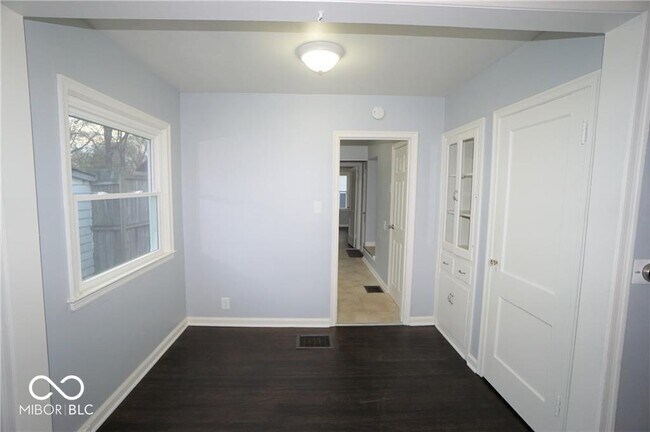 Foto del edificio - 4842 Hillside Ave