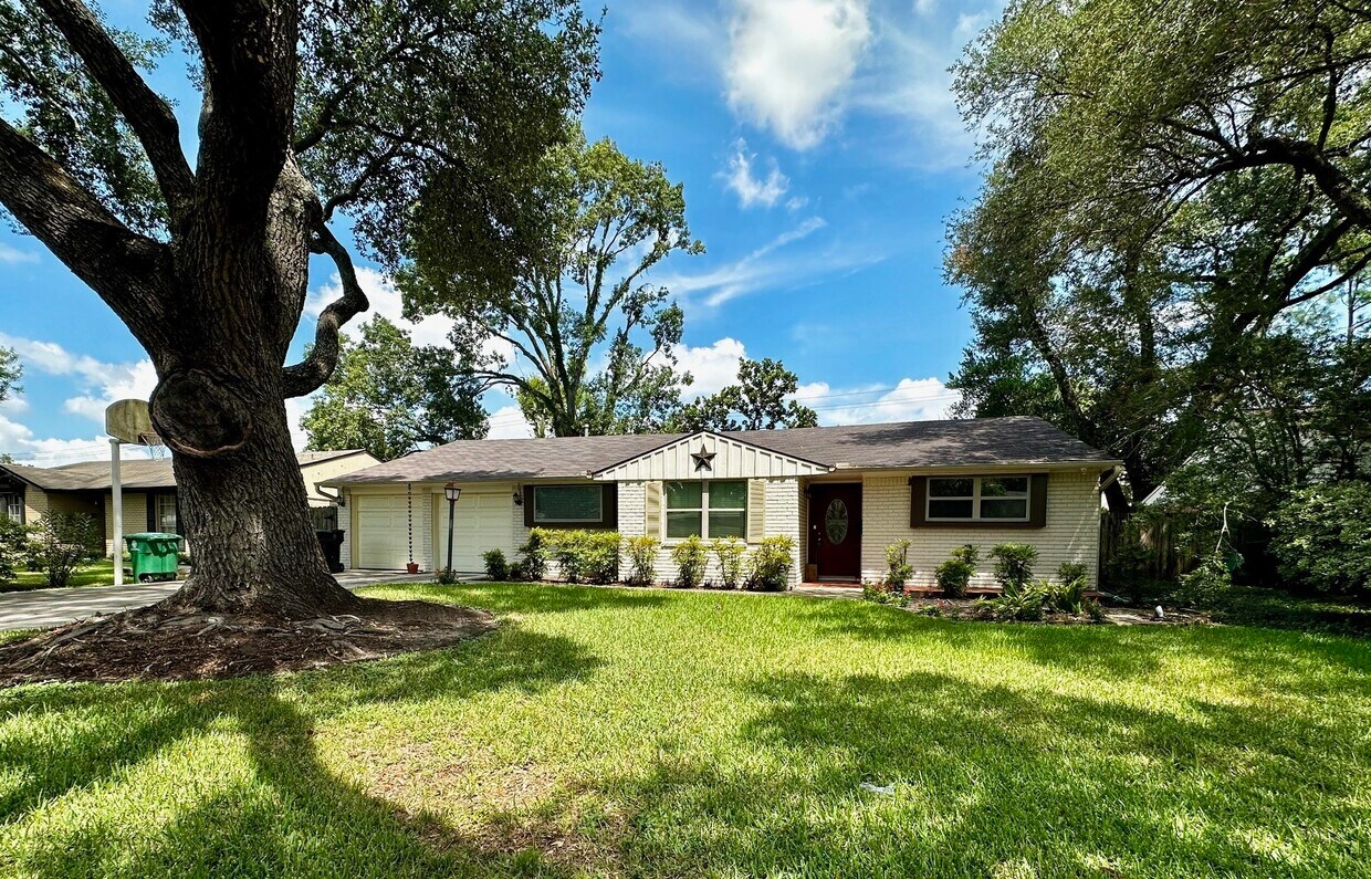 Foto principal - 9626 Highmeadow Dr