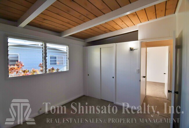 Building Photo - Spacious House available in Hawaii Kai!