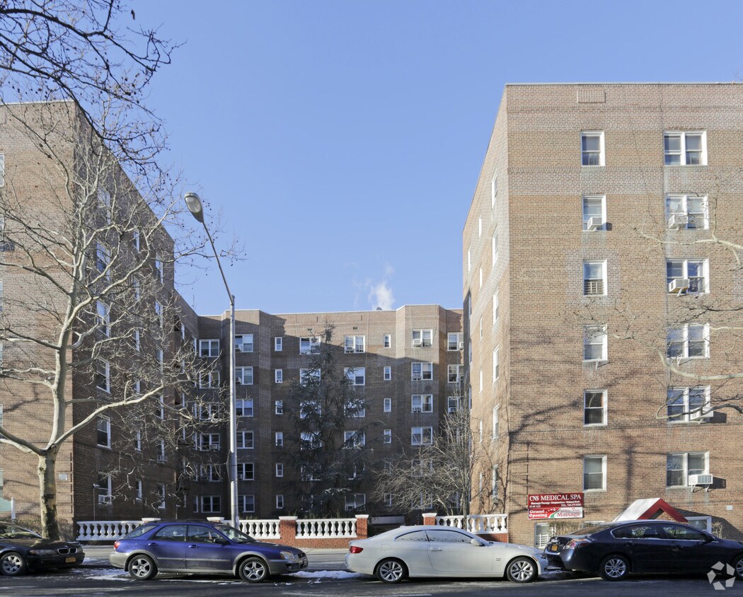 New Hampshire House Condos Rentals in Flushing at 6360 102nd St