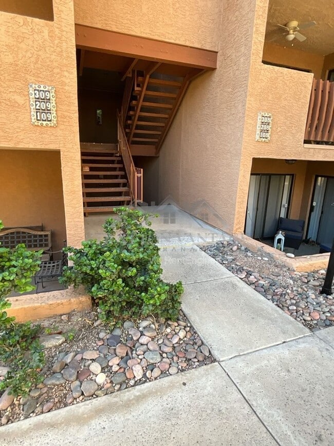 Photo - 3031 N Civic Center Plaza House