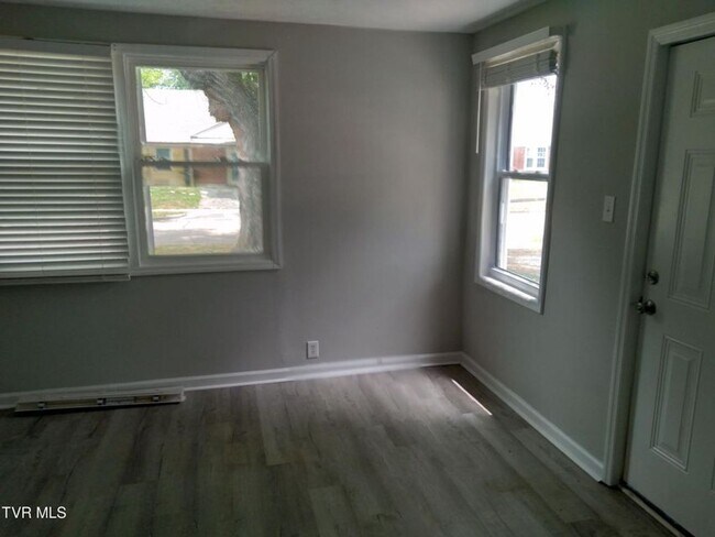 Foto del edificio - 416 Cherokee Village Dr