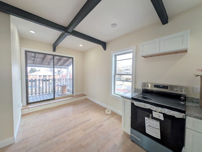 Building Photo - 7 Lowell Cir