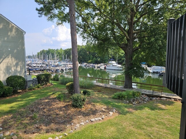 Building Photo - 246 Shoreline Dr