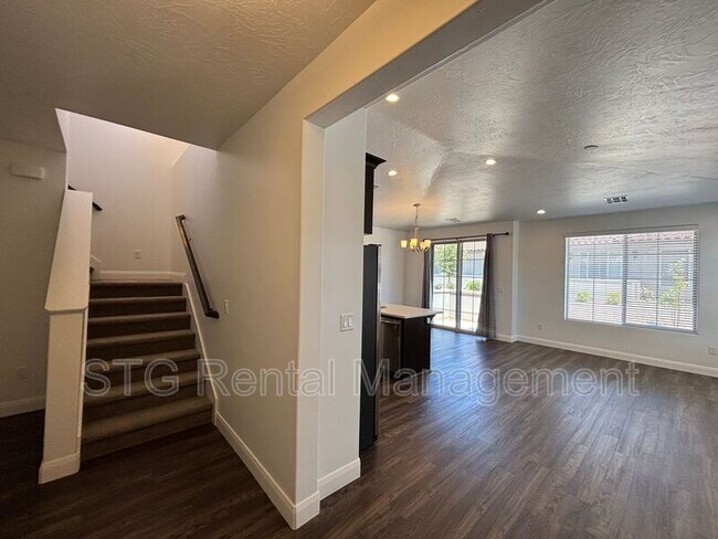 Building Photo - 1092 Alegre Alley