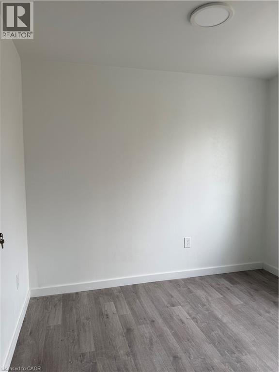 Photo du bâtiment - 127 HighRiver Trl