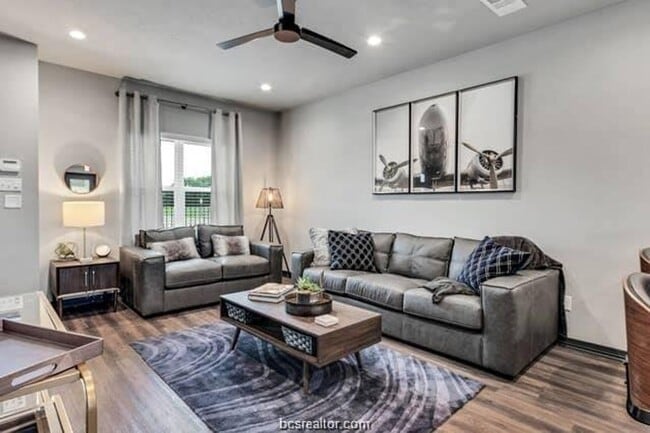 Photo - 1451 Associates Ave Apartment