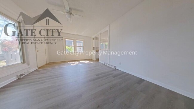 Building Photo - 1903 Apex Pl
