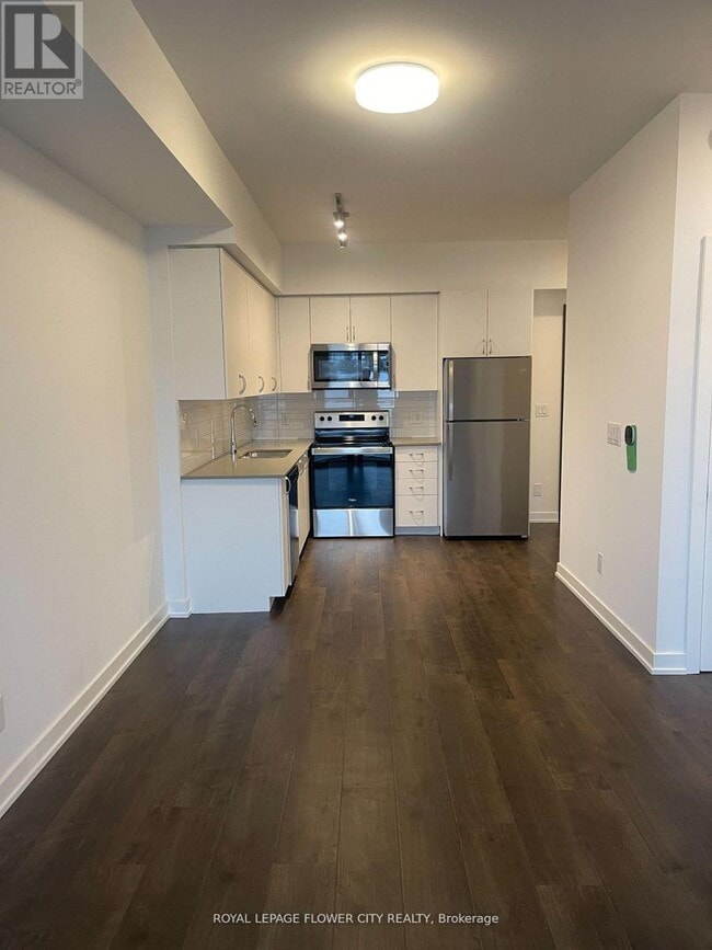 Photo du bâtiment - 56 Lakeside Ter