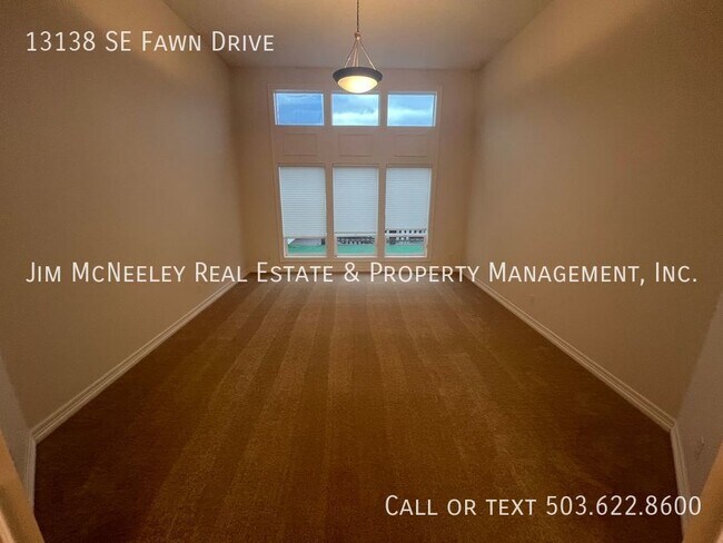 Foto del edificio - Desirable LARGE One Level Home In Happy Va...
