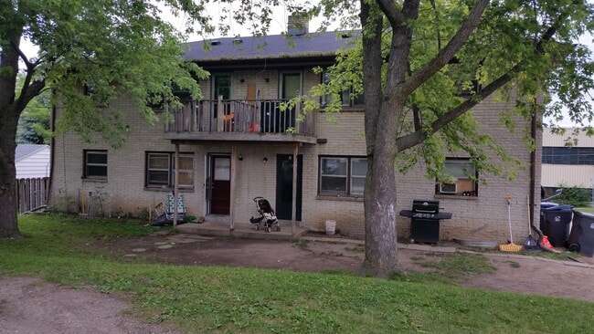 Building Photo - 926 Blackstone Ave