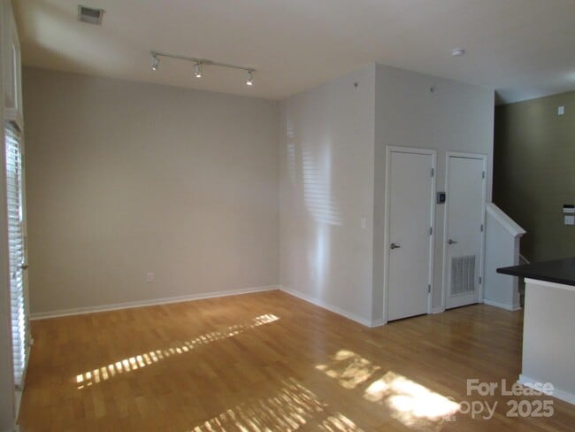 Foto del edificio - 2125 Southend Dr
