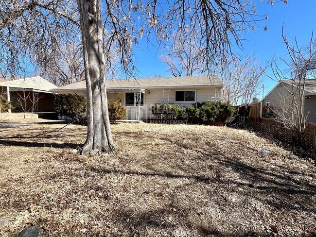 Building Photo - 609 Manitoba Dr