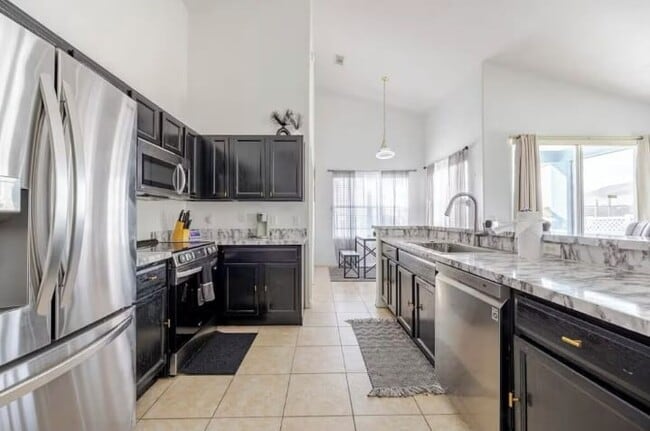 Building Photo - 1005 Corvina Dr