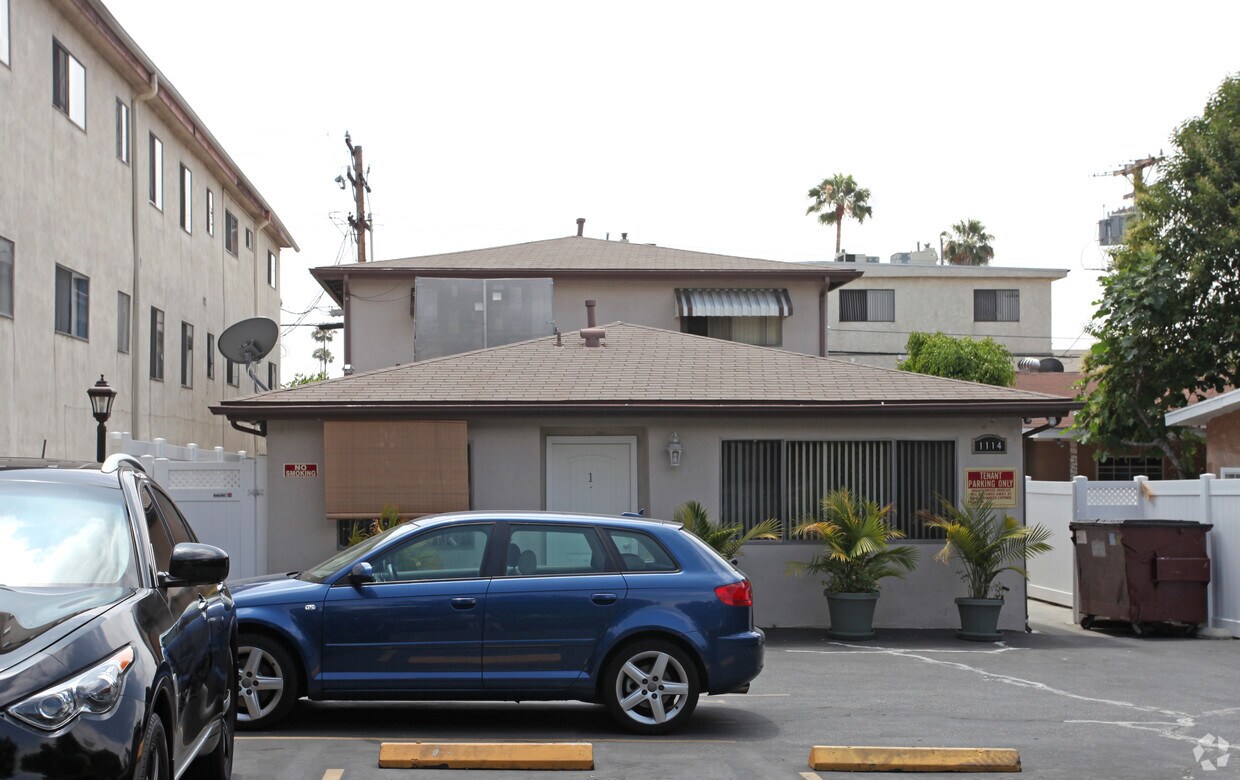 Foto del edificio - 1114 Thompson Ave