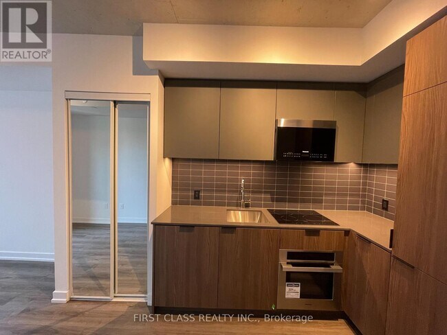 Photo du bâtiment - 28 Eastern Ave