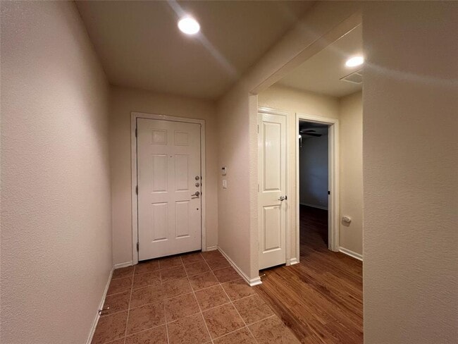 Foto del edificio - 293 Camelia Pkwy