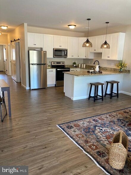 Foto del edificio - 376 E Main St