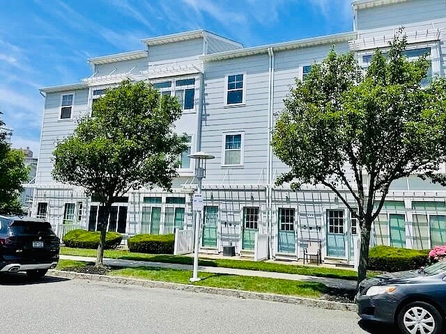 Tranquila comunidad de casas adosadas. - 131 Meridian Blvd