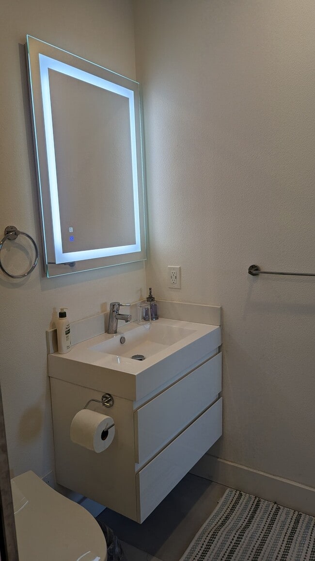 Foto del edificio - 1762 Chevalier Dr