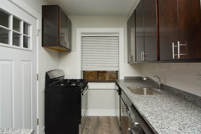 Foto del edificio - 1131 Maple Ave