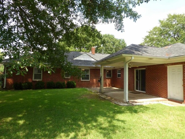 Building Photo - 4949 Hampshire Ave