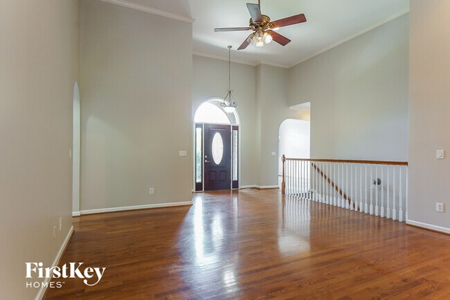 Building Photo - 2699 Piedmont Dr