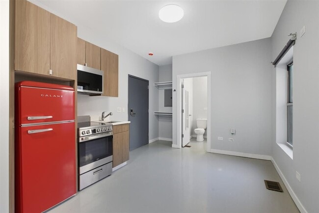 Building Photo - 4700 N Racine Ave