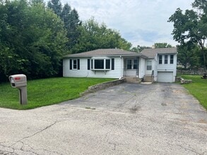 Building Photo - 806 Menominee Dr