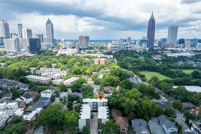 Building Photo - 456 Parkway Dr NE