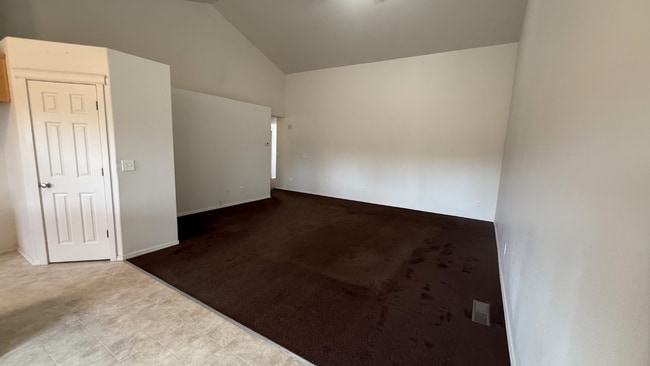 Building Photo - Strawberry Heights Duplex