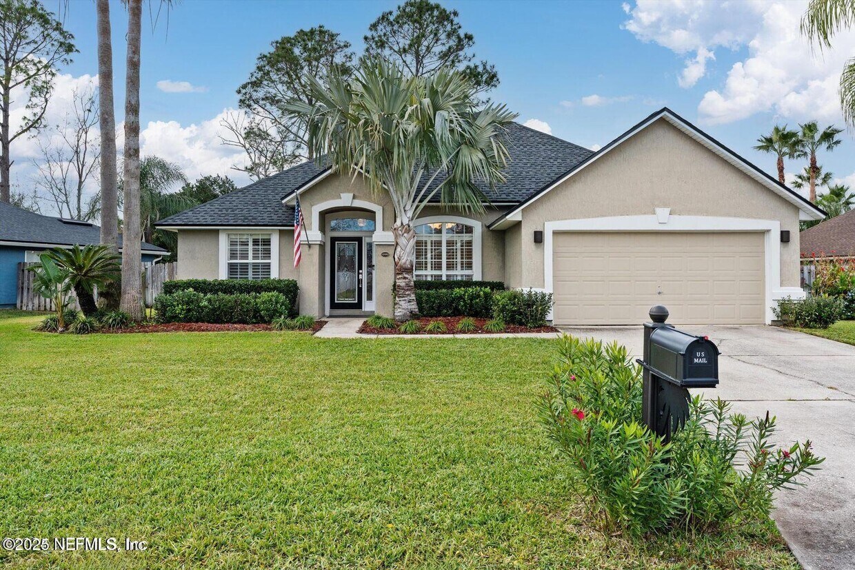 Foto principal - 12082 Brandon Lake Dr