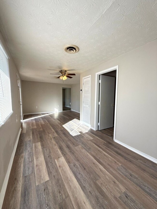 Building Photo - Charming & Newly Refreshed 3-Bedroom Ranch — Move-In Ready!