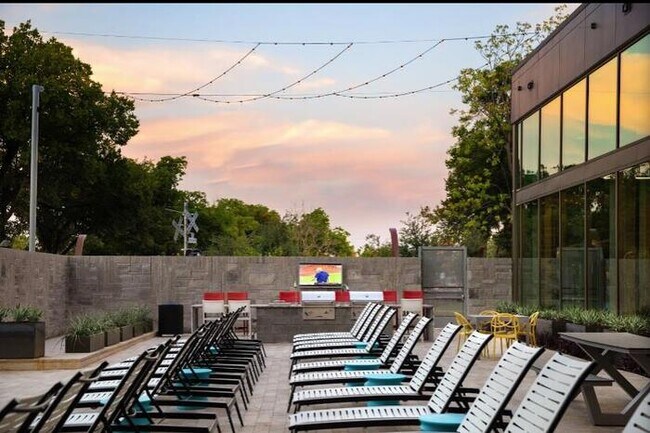 Foto del edificio - 1211 E 5th St.