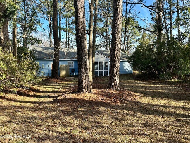 Foto del edificio - 402 Sycamore Dr