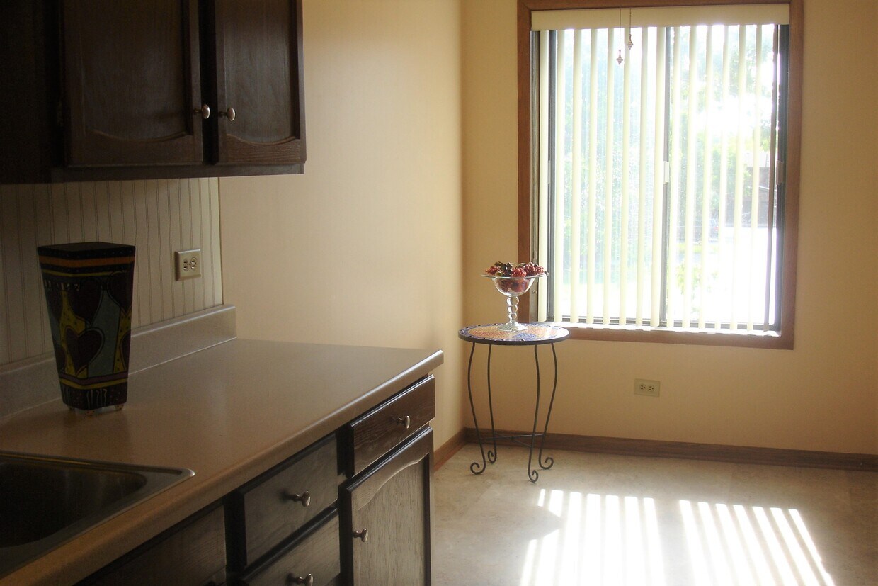 Kitchen - 80 S Pleasant Rd