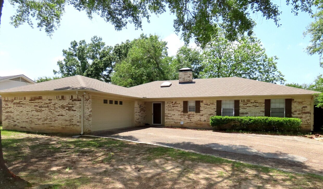 South Tyler! Beautiful 3 Bedroom, 2 Bath Home House Rental in Tyler