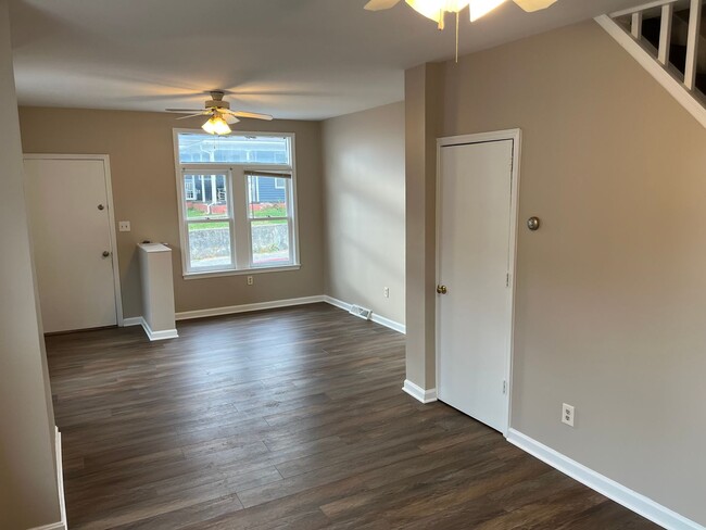 Building Photo - Duplex located on North Mulberry Street in...